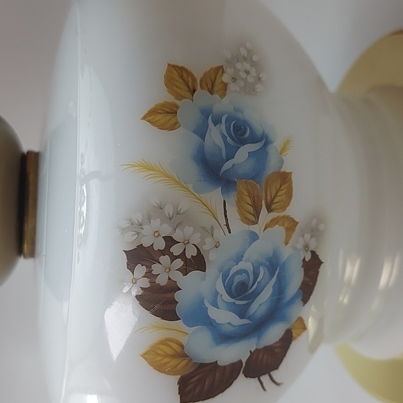 ⭐️HOST PICK!⭐️Set of 2 Vintage Milk Glass Lamps, GUC - Picture 5 of 10